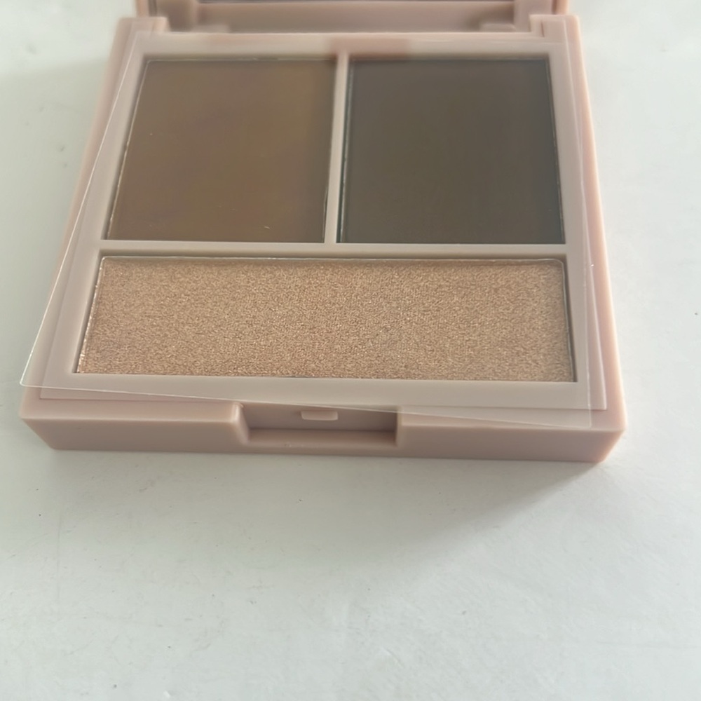 Revolution london Contour Powder Compact - Light Palette Net 0.24oz